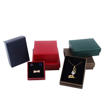 Manifattura all'ingrosso Casella di gioielleria di lusso personalizzata Custom high end Colletto Bracciale Orecchini Anello set di gioielli Imballaggio Capo di carta cartonata e base Casella di gioielli con logo