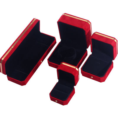Scatola portagioie fatta a mano OEM ODM con logo personalizzato, scatola portagioie in velluto rosso con bordo dorato