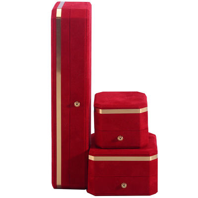 Manifattura all'ingrosso Colletto Anello Gioielli Set Scatola di imballaggio Scatola regalo gioielli Logo personalizzato rosso Velvet Gioielli Scatola con bordo dorato