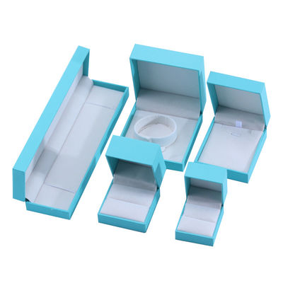 Manifattura all'ingrosso Casella di gioielli di lusso personalizzata Custom high end Colletto Bracciale Orecchini Anello set di gioielli Imballaggio carta cartonata carta blu cielo flip Gioielli con logo