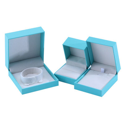 Manifattura all'ingrosso Casella di gioielli di lusso personalizzata Custom high end Colletto Bracciale Orecchini Anello set di gioielli Imballaggio carta cartonata carta blu cielo flip Gioielli con logo