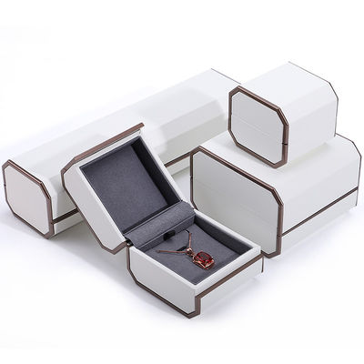 comprare Bianco PU pelle gioielli pacchetto per taglia personalizzata anelli collane e braccialetti online manufacture