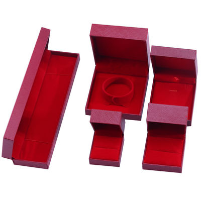 Manifattura all'ingrosso Luxury Square Jewellery Box Personalized Custom high end Collare Bracelet Orecchini Anello set di gioielli Imballaggio carta cartonata flip rosso Gioielli Box con logo