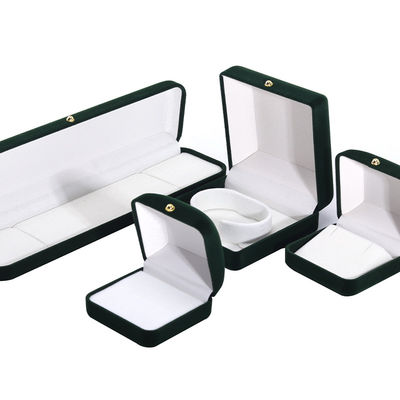 Prodotto all'ingrosso Gioielli di lusso fatti a mano Confezione in scatola Logo personalizzato personalizzato Alto livello Colletto verde scuro Bracciale orecchini Anello Confezione Casella di gioielli di velluto