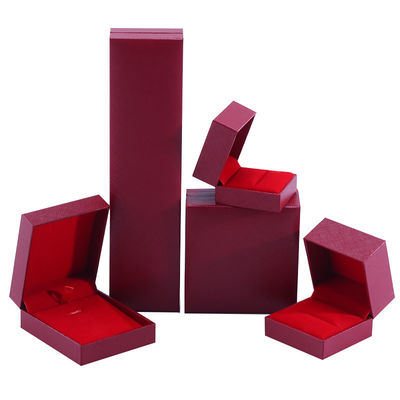 Manifattura all'ingrosso Luxury Square Jewellery Box Personalized Custom high end Collare Bracelet Orecchini Anello set di gioielli Imballaggio carta cartonata flip rosso Gioielli Box con logo