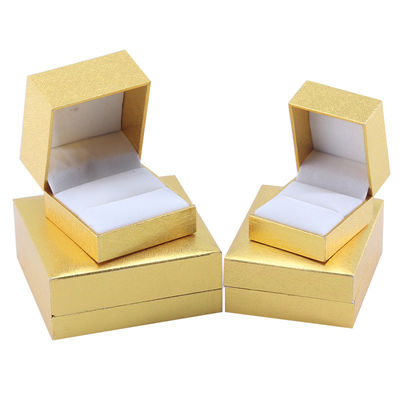 Manifattura all'ingrosso Casella di gioielli di lusso personalizzata Custom high end Colletto Bracciale Orecchini Anello set di gioielli Imballaggio carta cartonata giallo flip Gioielli con logo