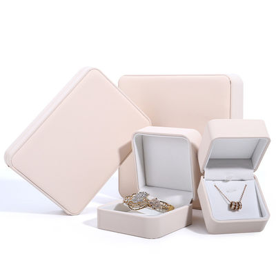 comprare Scatola di imballaggio per collane di lusso su misura con rivestimento in cuoio PU bianco e velluto Contattateci online manufacture