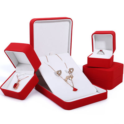 comprare Scatola di imballaggio per collane di lusso personalizzata in pelle PU rossa con rivestimento di velluto e Contattaci online manufacture