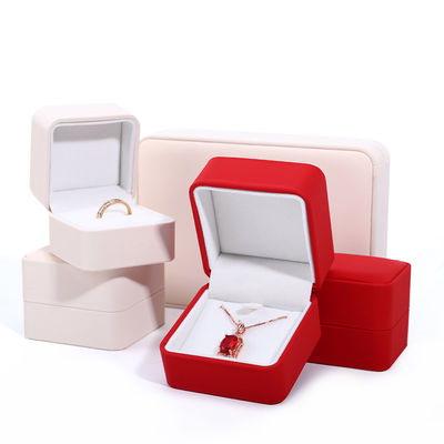 Scatola di imballaggio per collane di lusso personalizzata in pelle PU rossa con rivestimento di velluto e Contattaci