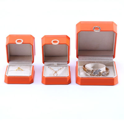 comprare Scatola di imballaggio per gioielli in cuoio PU arancione quadrato per bracciale a collana e anello di nozze online manufacture
