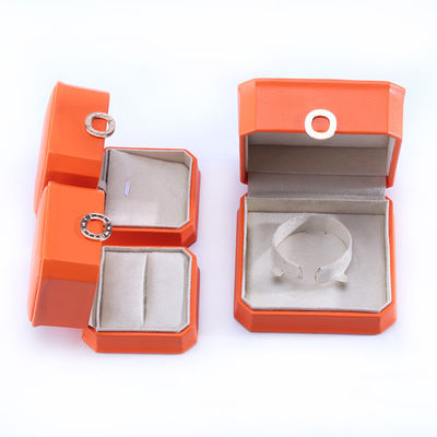 Scatola di imballaggio per gioielli in cuoio PU arancione quadrato per bracciale a collana e anello di nozze