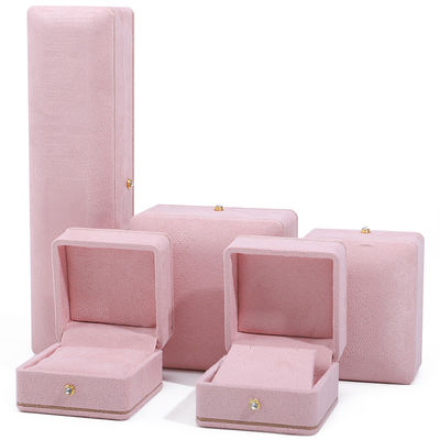 Casella di gioielli rosa rettangolare per l'imballaggio personalizzato con logo di braccialetti collane e anelli