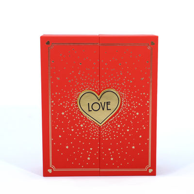 Confezione in scatola di gioielli a forma di cuore rosa rossa per la collana di San Valentino