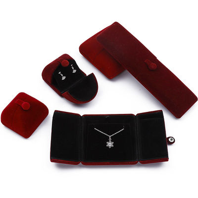 comprare Scatola di gioielli di velluto morbido rosso scuro in forma di conchiglia online manufacture