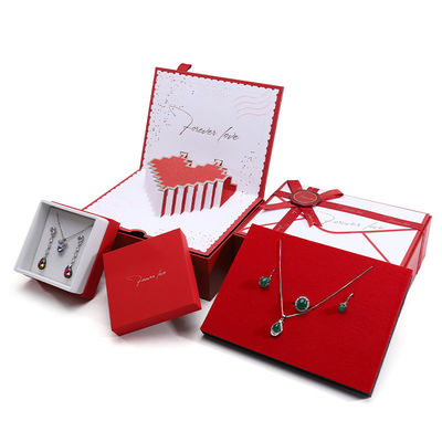 Scatola regalo per gioielli di carta da cartone con biglietto di auguri