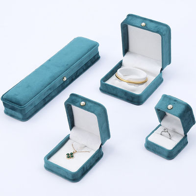 Ingrosso Fabbricazione di gioielli di velluto di fascia alta Imballaggio Scatola Colletto personalizzato Bracciale Orecchini Anello set gioielli Imballaggio gioielli di velluto verde Scatola con logo
