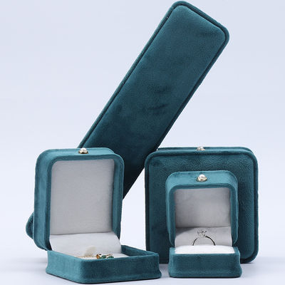 Ingrosso Fabbricazione di gioielli di velluto di fascia alta Imballaggio Scatola Colletto personalizzato Bracciale Orecchini Anello set gioielli Imballaggio gioielli di velluto verde Scatola con logo