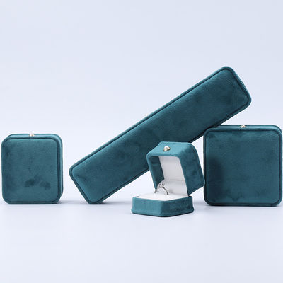 Ingrosso Fabbricazione di gioielli di velluto di fascia alta Imballaggio Scatola Colletto personalizzato Bracciale Orecchini Anello set gioielli Imballaggio gioielli di velluto verde Scatola con logo