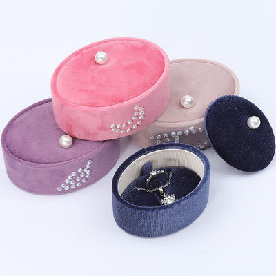 comprare Mini Ovale con anello in velluto, con anello con ornamento di perla. online manufacture