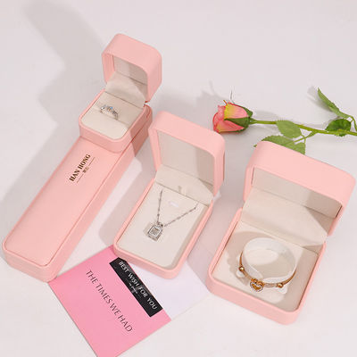 Manifattura all'ingrosso Gioielli Premium Confezioni per scatole Logo personalizzato Colletto Bracciale Orecchini Anello Confezioni in pelle rosa Confezioni per gioielli