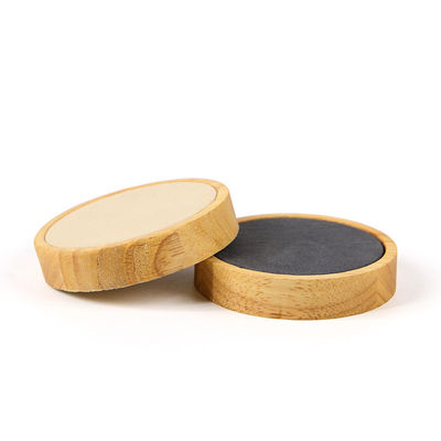 Infissi di gioielli in legno con rivestimento di velluto molle