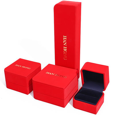 comprare Casella di gioielli in cuoio PU a forma di diamante a arco rosso Rivestimento di velluto per imballaggi di lusso online manufacture