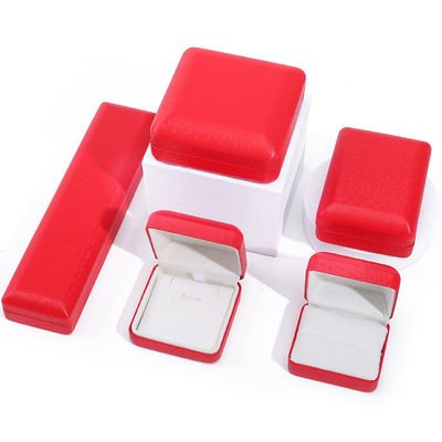 Red Convex Roof PU Leather Luxury Jewelry Box Set con rivestimento in velluto di grano di neve