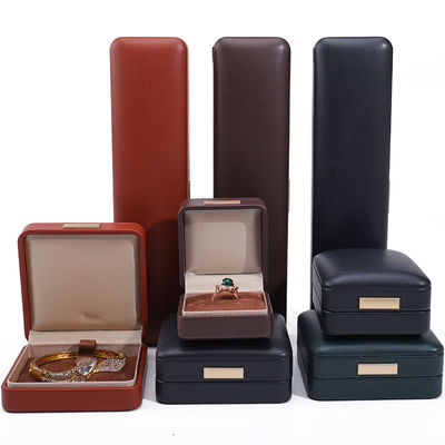 Soft Touch Convex Roof False Leather Jewelry Packaging Box Set per il braccialetto anello