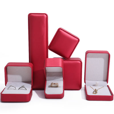 Noble Red PU Leather Luxury Jewelry Packaging Box Set con rivestimento di velluto morbido