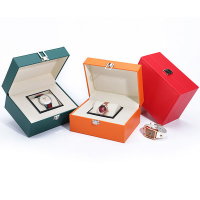 comprare Cassa da orologio in pelle finta e semplice con chiusura a guinzaglio online manufacture