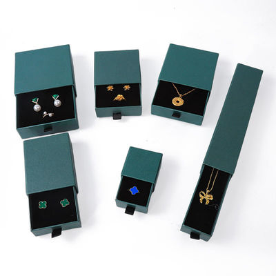 Manifattura all'ingrosso Eco-friendly regalo di alta qualità gioielleria scatola personalizzata anello personalizzato collana orecchino braccialetto imballaggio cartone verde carta cassetto gioielleria scatola con logo