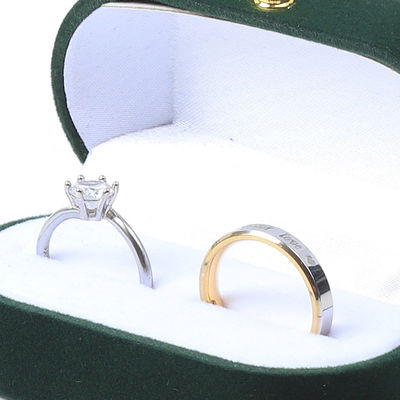 Prodotto all'ingrosso Gioielleria di lusso Scatola personalizzata Gioielli di velluto verde confezionamento matrimonio fidanzamento doppio anello Scatola con logo