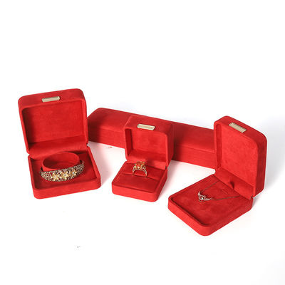 Prodotto all'ingrosso Casella di gioielli di lusso personalizzata Custom High end Colletto Bracciale Orecchini Anello set gioielli Imballaggio Velvet rosso Gioielli con logo