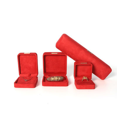 Prodotto all'ingrosso Casella di gioielli di lusso personalizzata Custom High end Colletto Bracciale Orecchini Anello set gioielli Imballaggio Velvet rosso Gioielli con logo