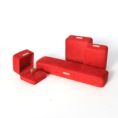 Prodotto all'ingrosso Casella di gioielli di lusso personalizzata Custom High end Colletto Bracciale Orecchini Anello set gioielli Imballaggio Velvet rosso Gioielli con logo