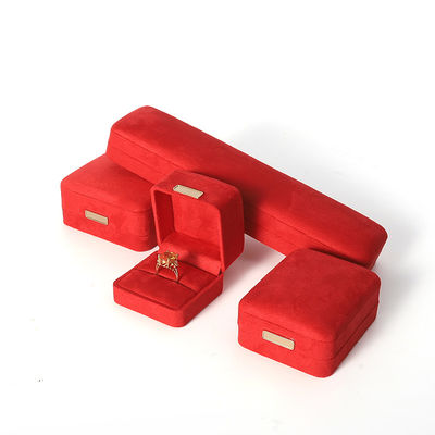 Prodotto all'ingrosso Casella di gioielli di lusso personalizzata Custom High end Colletto Bracciale Orecchini Anello set gioielli Imballaggio Velvet rosso Gioielli con logo