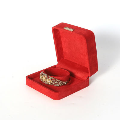 Prodotto all'ingrosso Casella di gioielli di lusso personalizzata Custom High end Colletto Bracciale Orecchini Anello set gioielli Imballaggio Velvet rosso Gioielli con logo