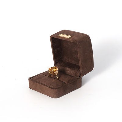 Prodotto all'ingrosso Casella di gioielli di lusso personalizzata Custom High End Colletto Bracciale Orecchini Anello set gioielli Imballaggio Casella di gioielli marrone velluto con logo