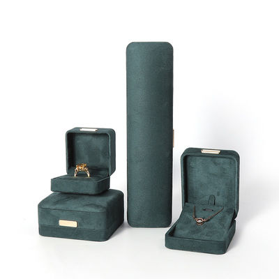 Prodotto all'ingrosso Casella di gioielli di lusso personalizzata Custom High End Colletto Bracciale Orecchini Anello set di gioielli Imballaggio Velvet verde scuro Gioielli con logo