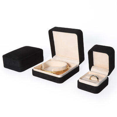 Hign End Big Jewelry Set Colletto Bracelet Orecchini Anello Imballaggio Manifatto Quadrato Velvet Nero Gioielli Con Logo