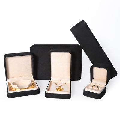 Hign End Big Jewelry Set Colletto Bracelet Orecchini Anello Imballaggio Manifatto Quadrato Velvet Nero Gioielli Con Logo