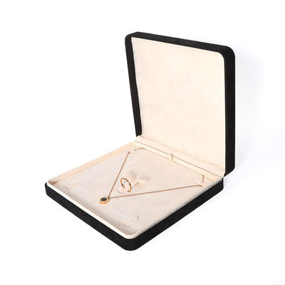 Hign End Big Jewelry Set Colletto Bracelet Orecchini Anello Imballaggio Manifatto Quadrato Velvet Nero Gioielli Con Logo