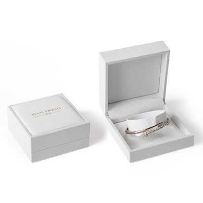 Scatola portagioie quadrata bianca in velluto di alta gamma per confezionamento bracciali, collane e anelli