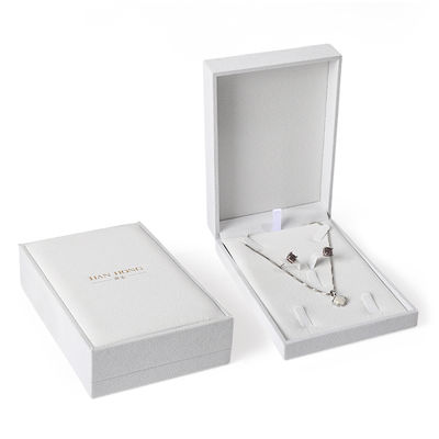 Scatola portagioie quadrata bianca in velluto di alta gamma per confezionamento bracciali, collane e anelli