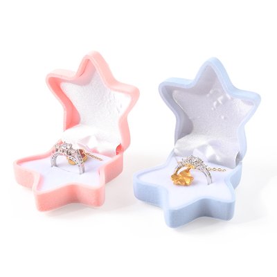confezione di gioielli in anello di velluto