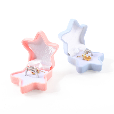confezione di gioielli in anello di velluto