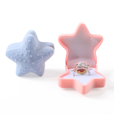 confezione di gioielli in anello di velluto