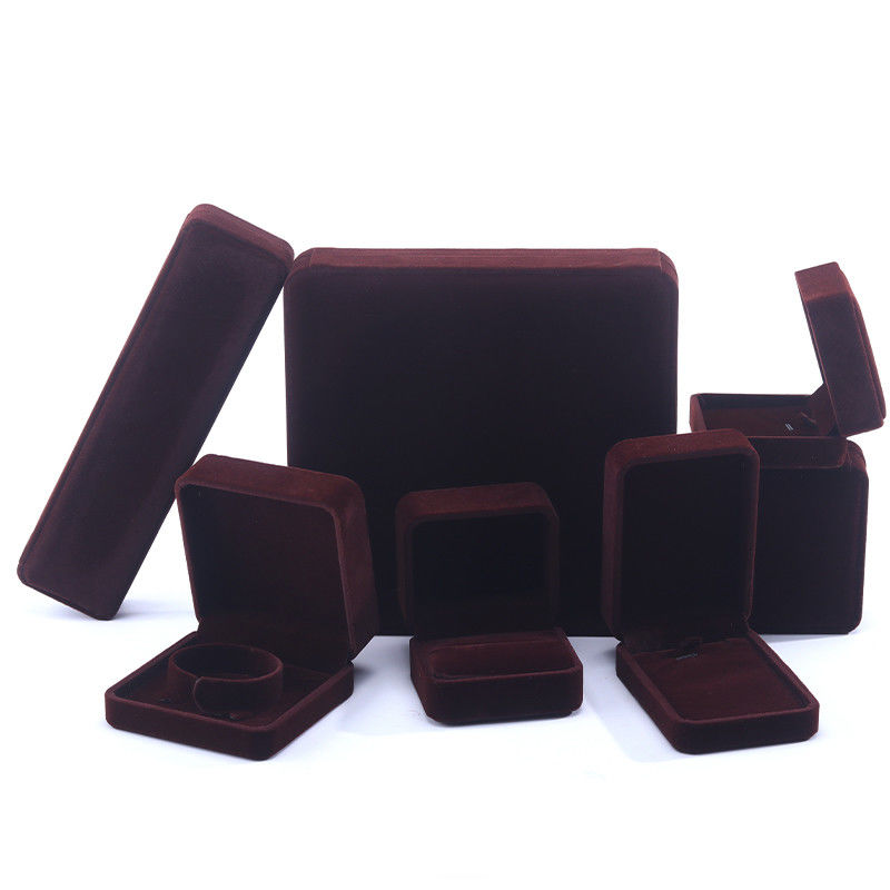 Cina Produzione all'ingrosso di fascia alta Collare a mano Confezione Gioielli Confezione Logo personalizzato Luxury Square Suede Velvet Brown Jewelry Box