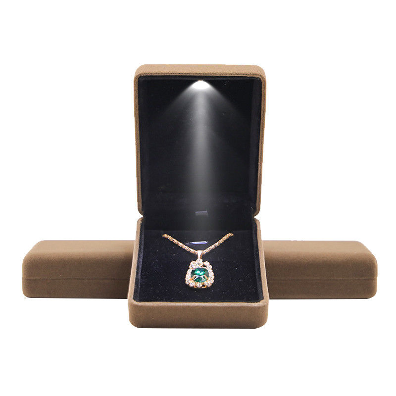 Hanhong Luxury Embossed LED Velvet Brown Jewelry Packaging Box Custom Ring Box con luce