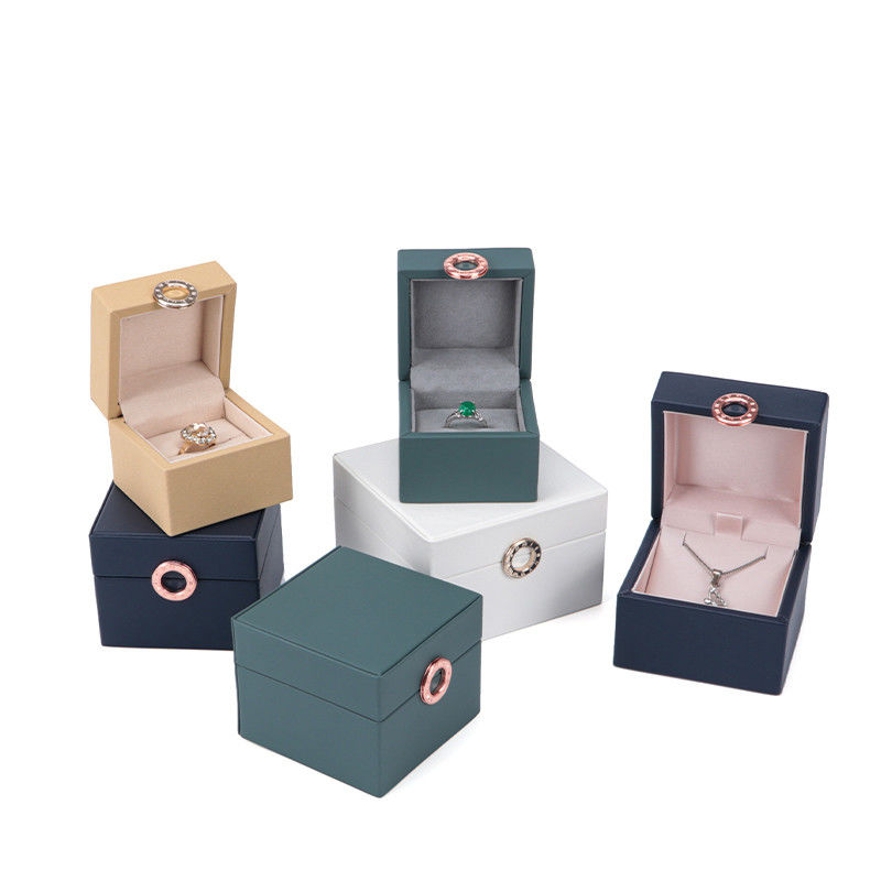 Pacchetto gioielli Hanhong Quattro foglie di trifoglio Luxury PU cuoio anello scatola con logo personalizzato